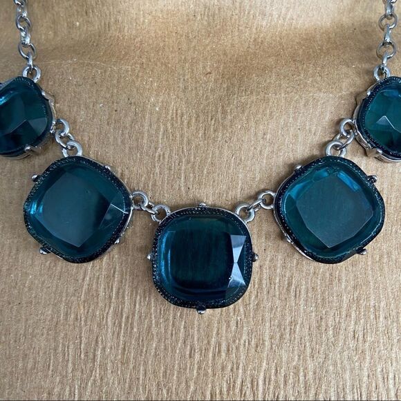5 stone blue rhinestone necklace. J0028 - Picture 3 of 6